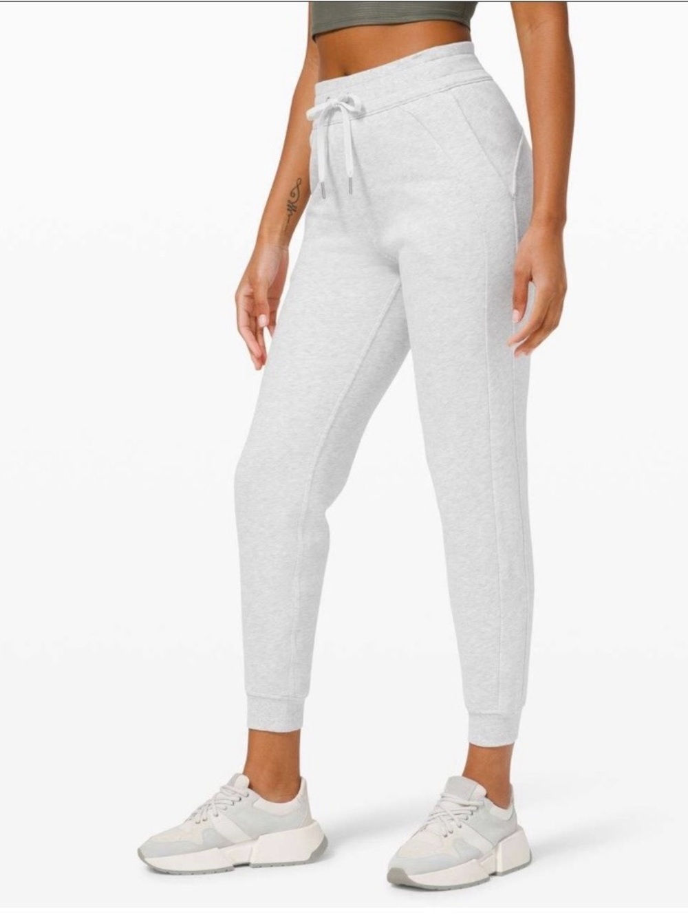 Lululemon Scuba High-Rise Jogger
Heathered Core Ultra Light Grey W5DD3S size 4